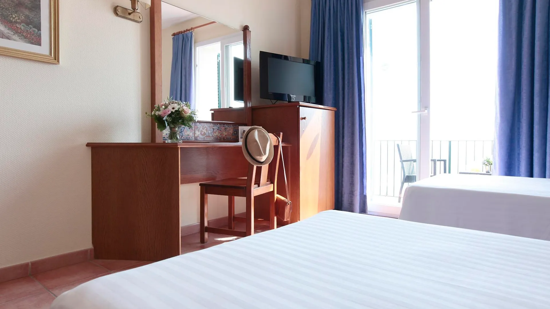 Hotel Roses Platja 3*,  Spain